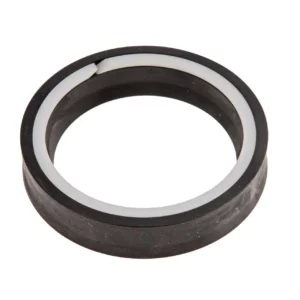 Oryginalny pierścień manszeta siłownika podnoszenia hederu o wymiarach 46 x 58 x 12 mm i numerze katalogowym 712373.1