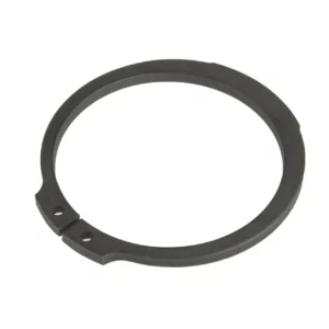 Oryginalny pierścień segera o numerze katalogowym X530011446000 stosowany w ciągnikach rolniczych marki Massey Ferguson oraz Fendt.