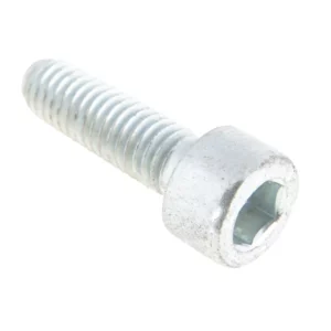 Oryginalna śruba imbusowa o wymiarach M6 x 20 i numerze katalogowym VA021373. stosowana w ciągnikach rolniczych marki Massey Ferguson.