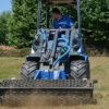 Oryginalna brona aktywna o numerze katalogowym C890521, przystosowana do współpracy z ładowarkami marki MultiOne. Brona aktywna posiada 12 zębów aktywnych przy szerokości roboczej 130 cm.