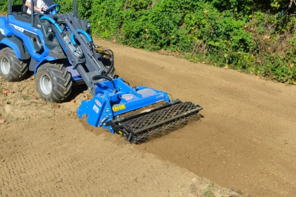 Oryginalna glebogryzarka separacyjna o szerokości roboczej 132 cm i numerze katalogowym C890524, stosowana w ładowarkach marki MultiOne. 2