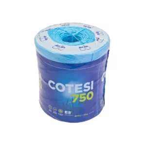 Wysokiej jakości polipropylenowy sznurek rolniczy marki Cotesi o długości w rolce 2900 metrów. Sznurek ten dzięki zastosowanemu filtrowi UV charakteryzuje się wysoką odpornością na promienie słoneczne