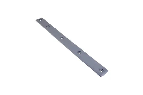 Oryginalna listwa ślizgowa przenośnika pochyłego o wymiarach 670 x 60 x 7 mm i numerze katalogowym 650686.02, stosowana w kombajnach zbożowych marki Claas.