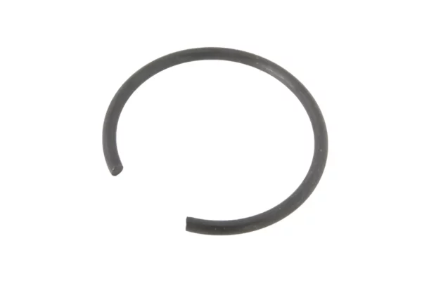 Oryginalny pierścien zabezpieczający wałek półosi o numerze katalogowym 2206426 stosowany  w quadach marki Polaris.