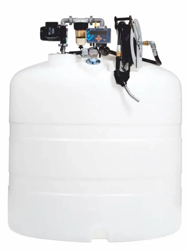 Zbiornik do oleju napędowego marki Swimer to wykonany z polietylenu, stacjonarny, dwupłaszczowy zbiornik o pojemności 2500 litrów biały