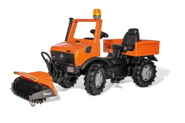 Unimog z zamiatarką