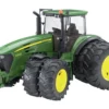 Ciągnik John Deere 7930 z bliźniaczymi oponami