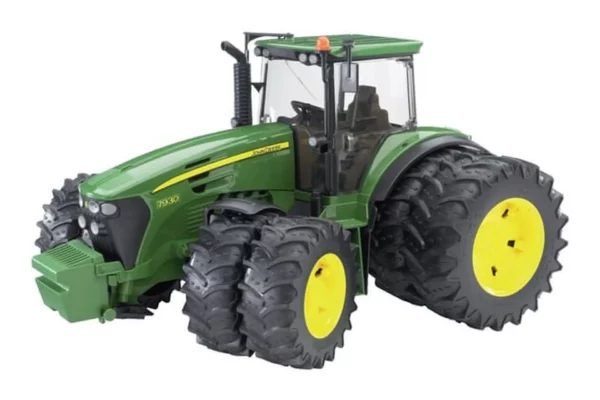 Ciągnik John Deere 7930 z bliźniaczymi oponami