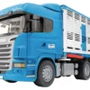 Ciężarówka Scania z przyczepą do przewożenia bydła