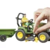 Bruder Kosiarka samojezdna John Deere z przyczepą i ogrodnikiem
