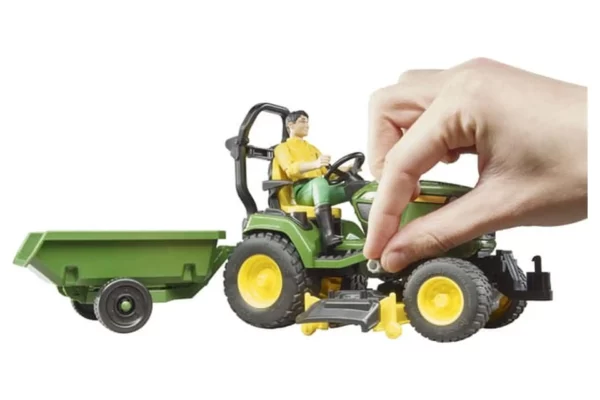 Bruder Kosiarka samojezdna John Deere z przyczepą i ogrodnikiem