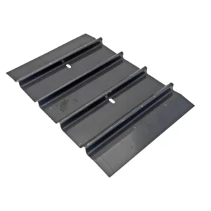 Nakładka metalowa wytrząsaczy pochodzaca z dekompletacji nosząca ślady użytkowania o wymiarach 400 x 240 x 1 i numerze katalogowym 605932.01